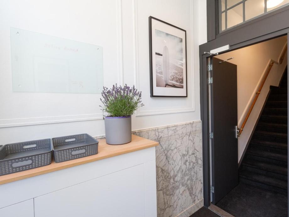 Hosted By Wendy Willem 1 Apartment *