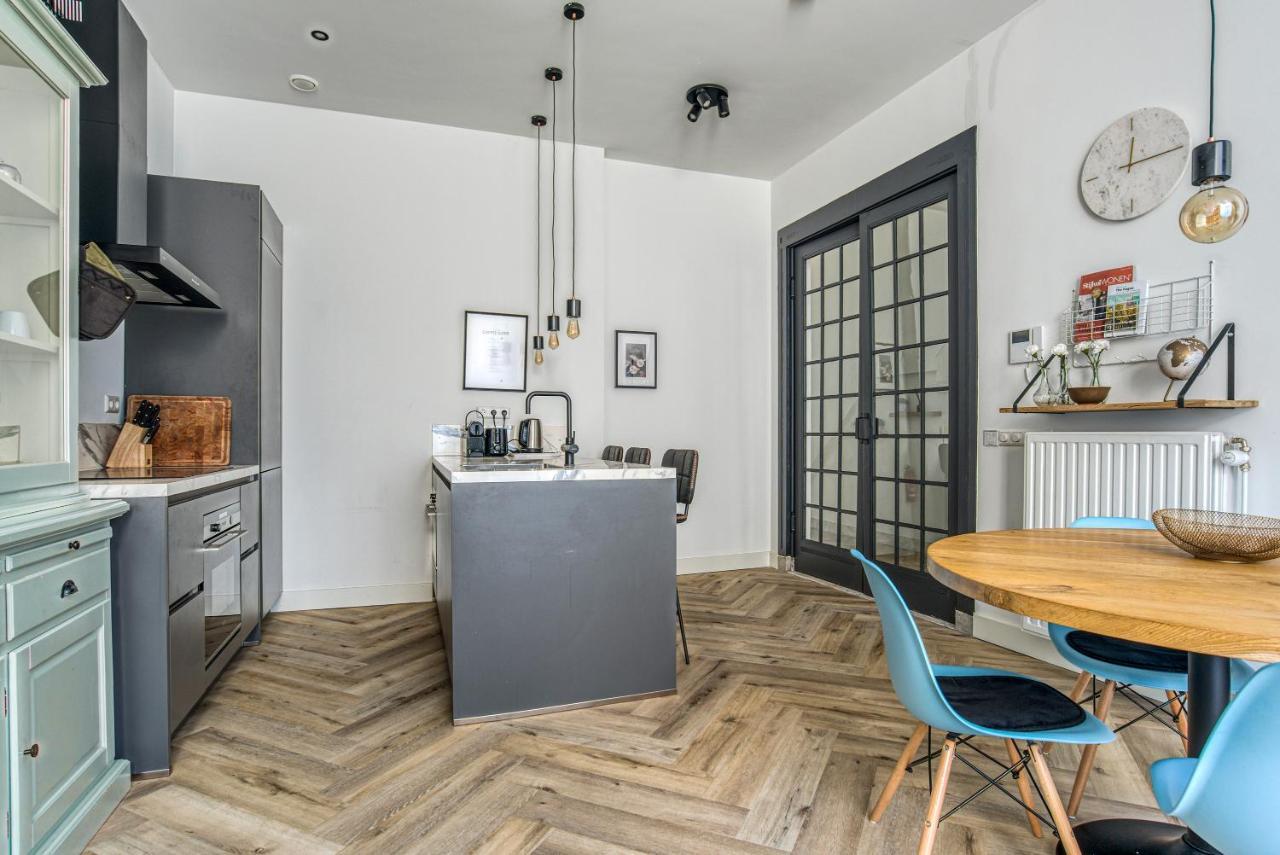 Hosted By Wendy Willem 1 *