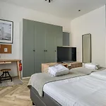 Hosted By Wendy Prins Willem 1