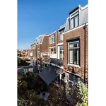 Hosted By Wendy Prins Willem 1