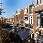 Hosted By Wendy Prins Willem 1