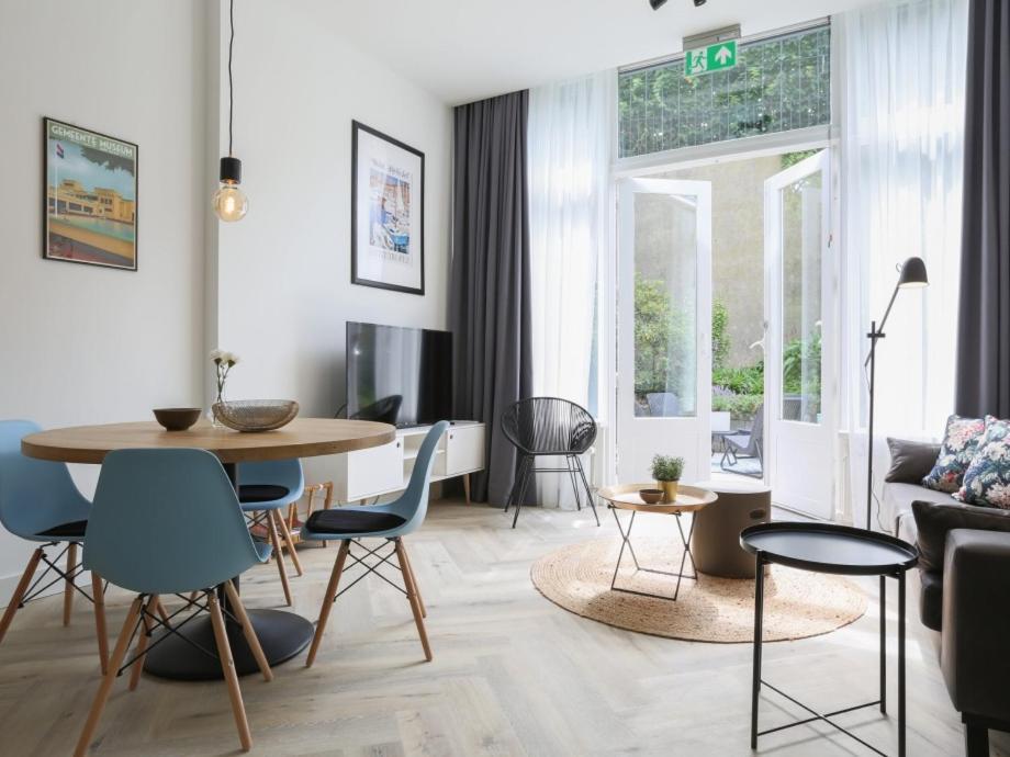 Hosted By Wendy Willem 1 *